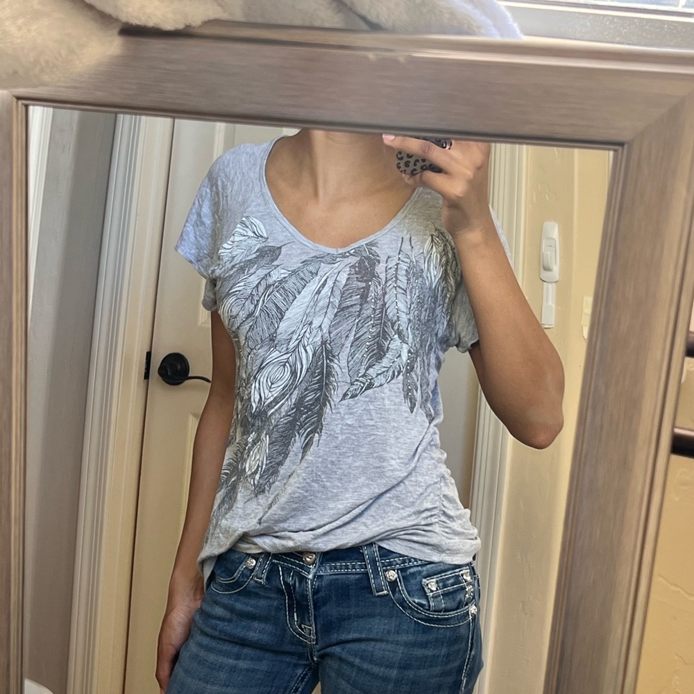 Vanilla Sugar Light Gray Feather Print Tee